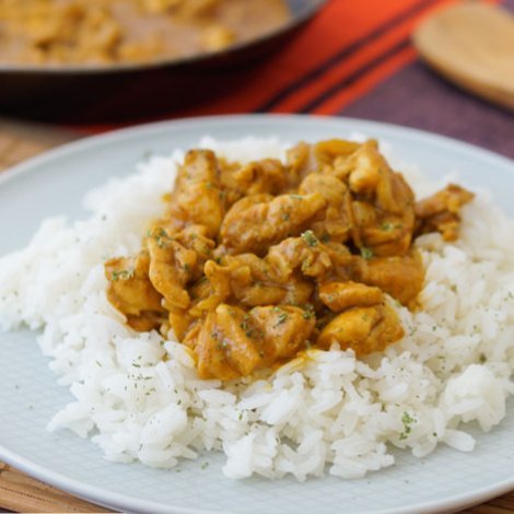 Pollo al curry con arroz jazmín